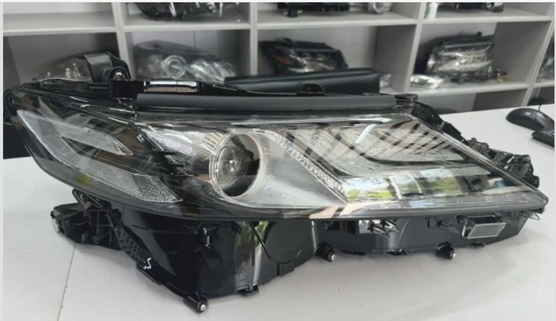 Передние фары GR на Toyota Camry 6